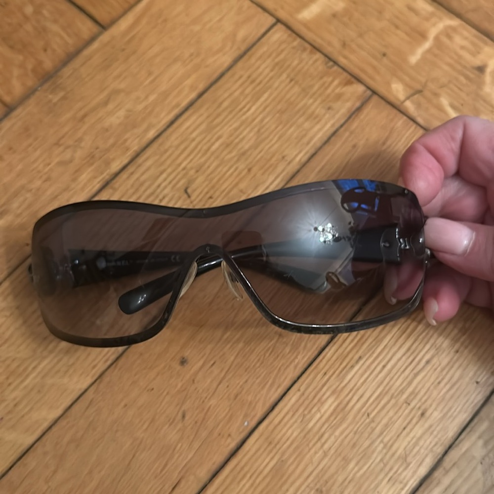 CHANEL Black Sunglasses - Picture 4 of 12